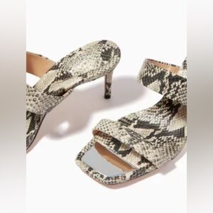 Schutz Sandals in Snake Embossed Leather Size 10 Beautiful Sandal elastic side